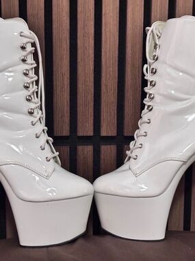 Pleaser size 9 in white
